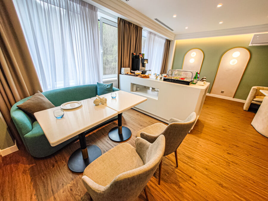 Фито и снэк бар на клубном этаже в санатории «Родник» в г. Кисловодске - фотография