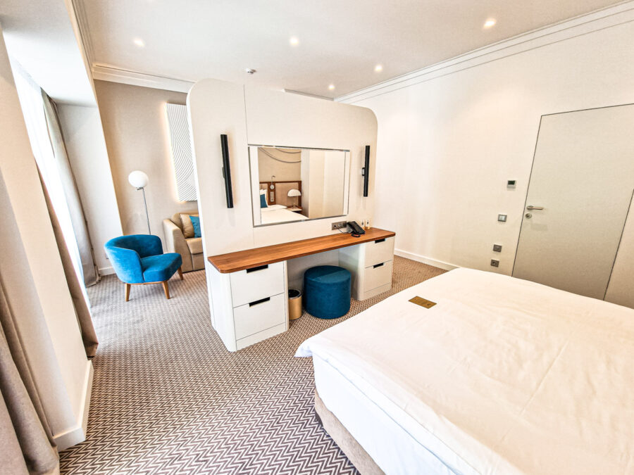 Номер Делюкс на клубного этаже в санатории «Родник» в г. Кисловодске - фотография