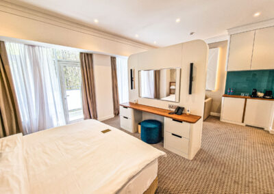 Номер Делюкс на клубного этаже в санатории «Родник» в г. Кисловодске - фотография