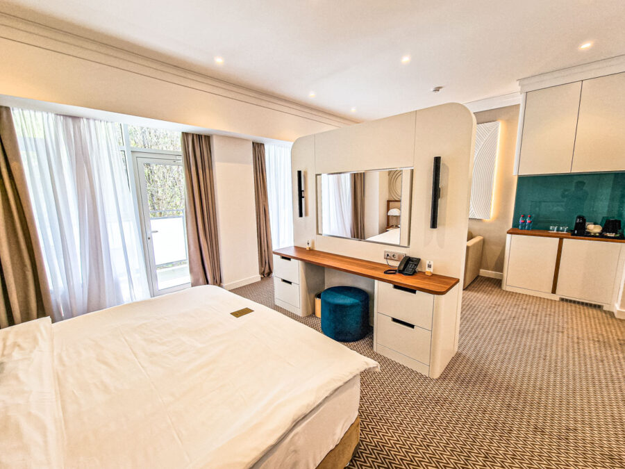 Номер Делюкс на клубного этаже в санатории «Родник» в г. Кисловодске - фотография