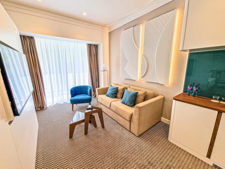 Номер Делюкс на клубного этаже в санатории «Родник» в г. Кисловодске - фотография