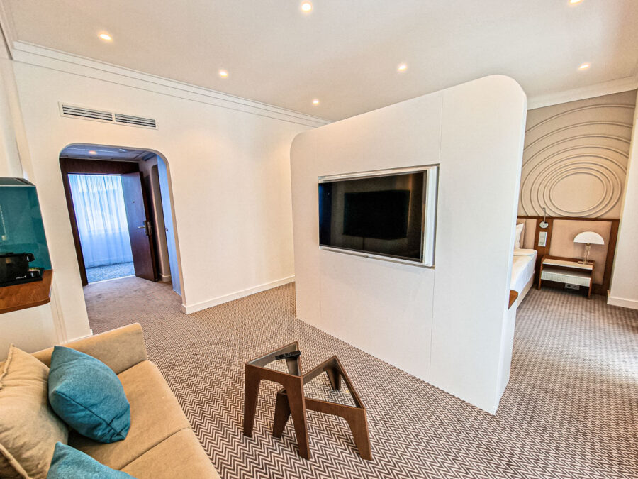 Номер Делюкс на клубного этаже в санатории «Родник» в г. Кисловодске - фотография