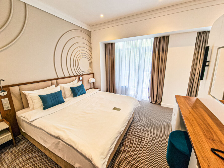 Номер Делюкс на клубного этаже в санатории «Родник» в г. Кисловодске - фотография