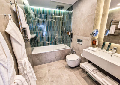 Номер Делюкс на клубного этаже в санатории «Родник» в г. Кисловодске - фотография