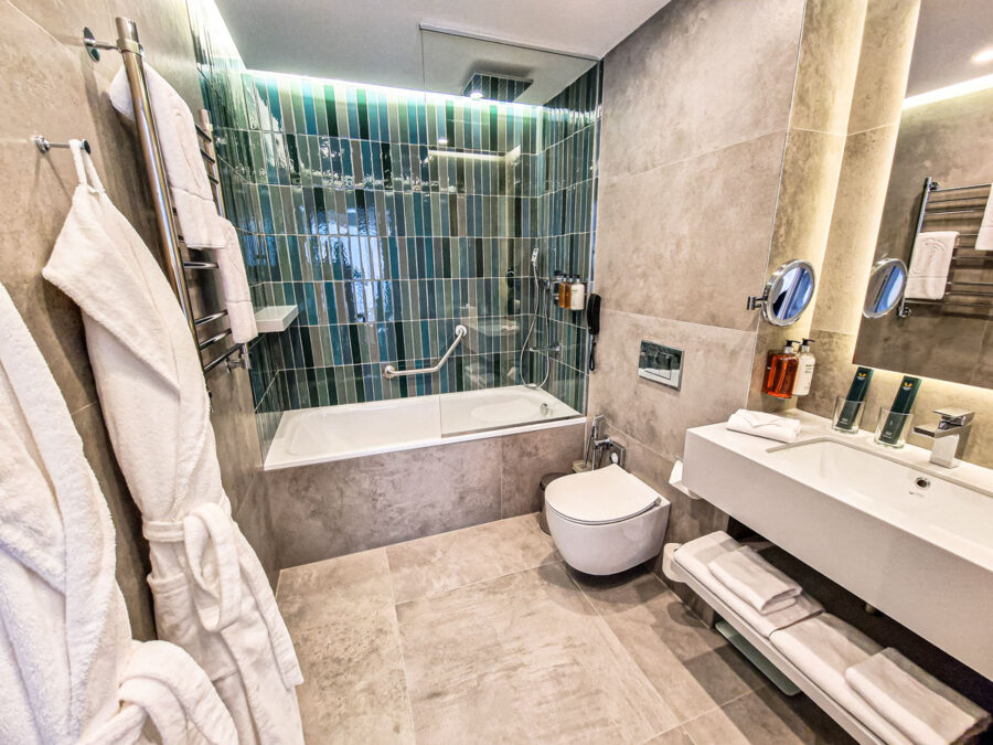 Номер Делюкс на клубного этаже в санатории «Родник» в г. Кисловодске - фотография