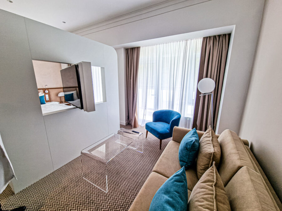 Номер Люкс на клубного этаже в санатории «Родник» в г. Кисловодске - фотография