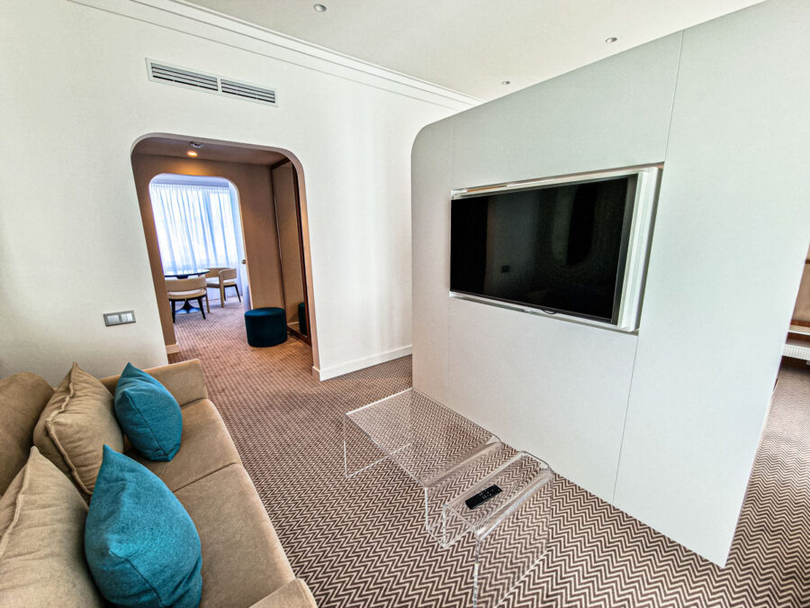 Номер Люкс на клубного этаже в санатории «Родник» в г. Кисловодске - фотография