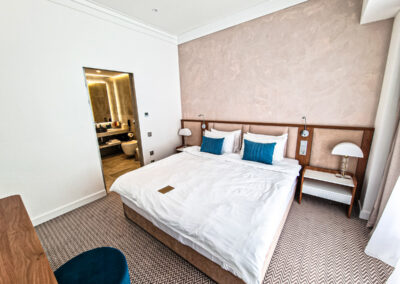 Номер Люкс на клубного этаже в санатории «Родник» в г. Кисловодске - фотография