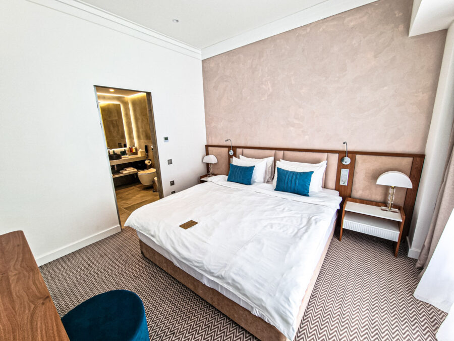 Номер Люкс на клубного этаже в санатории «Родник» в г. Кисловодске - фотография