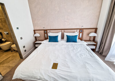 Номер Люкс на клубного этаже в санатории «Родник» в г. Кисловодске - фотография