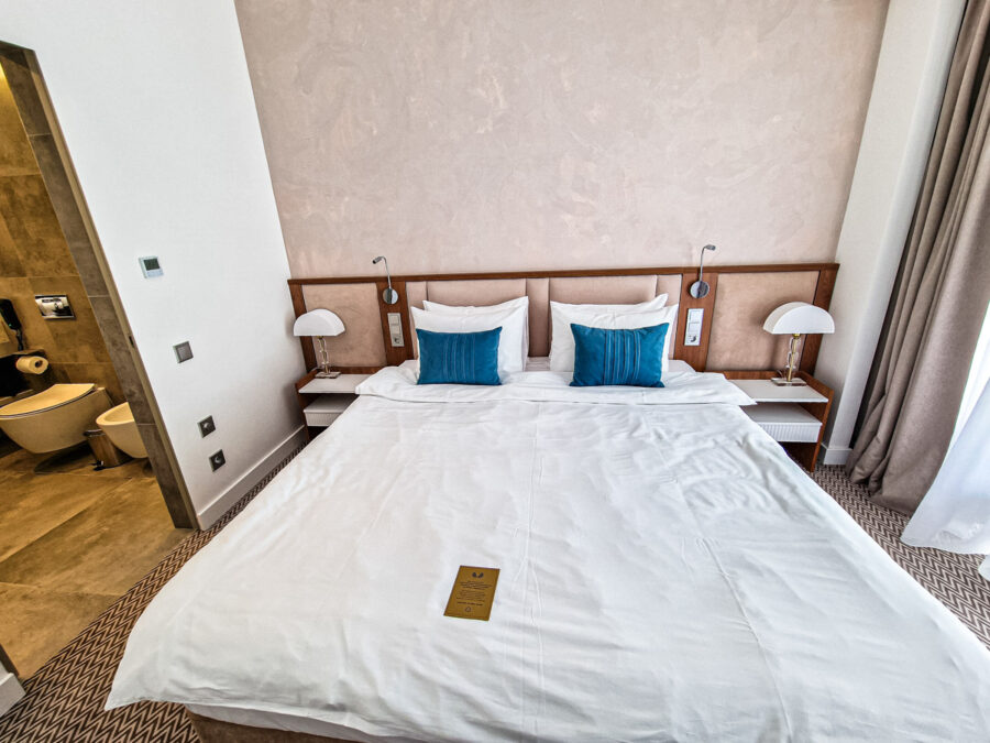 Номер Люкс на клубного этаже в санатории «Родник» в г. Кисловодске - фотография