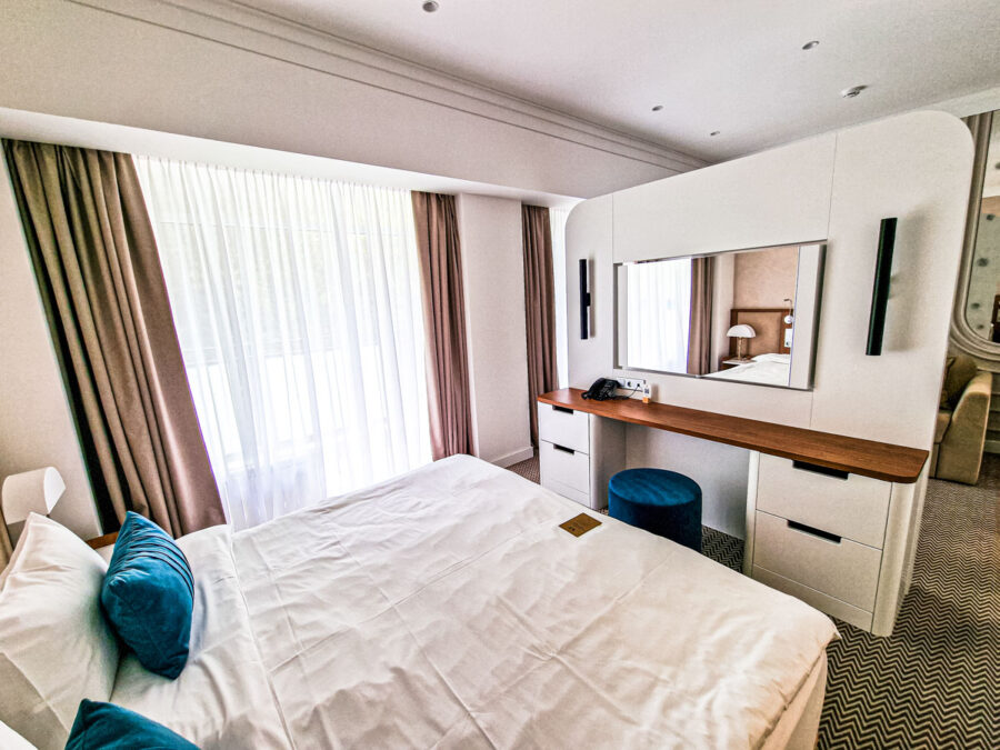 Номер Люкс на клубного этаже в санатории «Родник» в г. Кисловодске - фотография