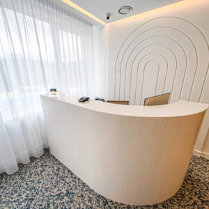 Ресепшен на клубном этаже в санатории «Родник» в г. Кисловодске - фотография