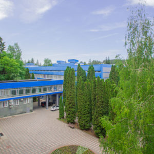 Территория санатория «Родник» в Кисловодске - фотография