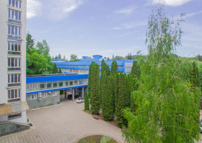 Территория санатория «Родник» в Кисловодске - фотография