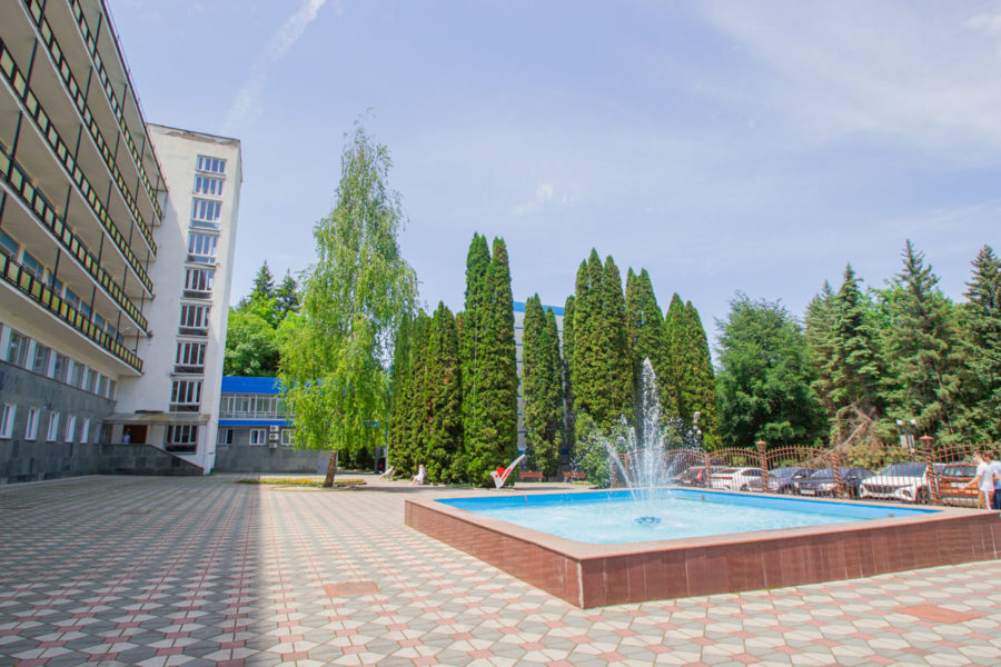 Фонтан в санатории «Родник» в Кисловодске - фотография