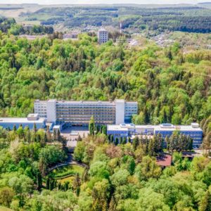 Вид на санаторий «Родник» в Кисловодске - фотография