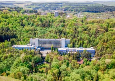 Вид на санаторий «Родник» в Кисловодске - фотография