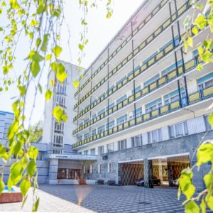 Главный корпус в санатории «Родник» в Кисловодске - фотография