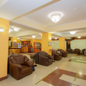 Главный холл в санатории «Родник» в Кисловодске - фотография