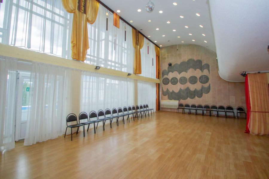 Танцевальный зал в санатории «Родник» в Кисловодске - фотография