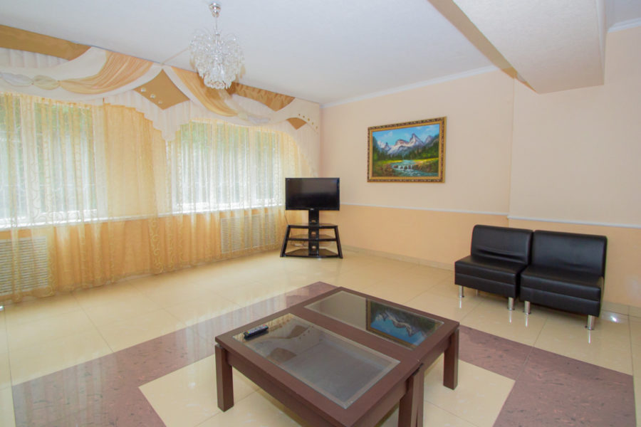 Холл в санатории «Родник» в Кисловодске - фотография