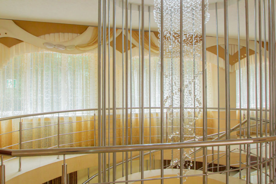 Лестничная зона в санатории «Родник» в Кисловодске - фотография