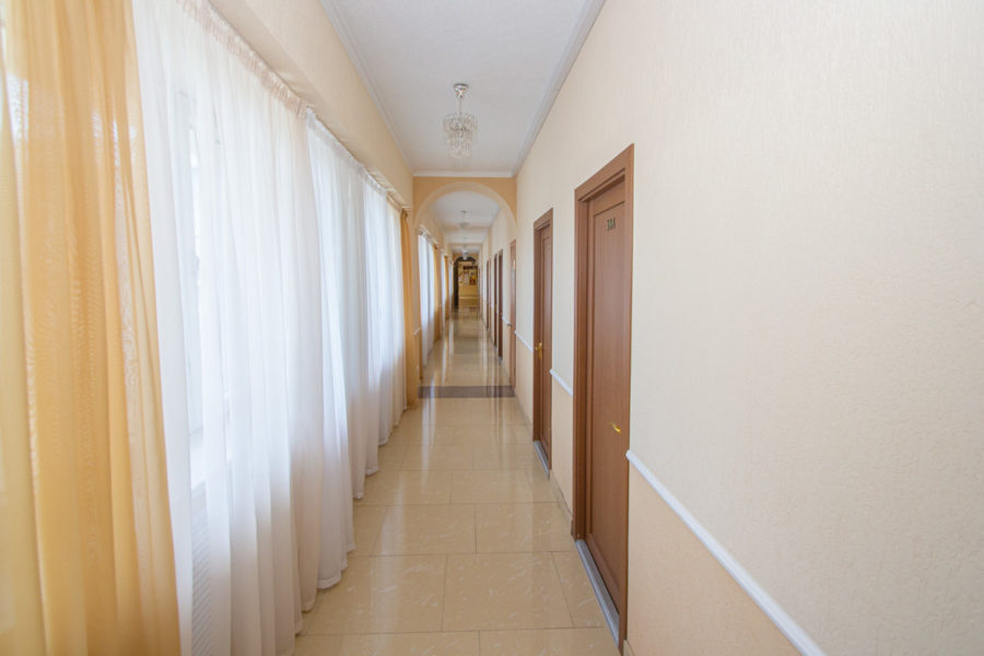 Коридор в санатории «Родник» в Кисловодске - фотография