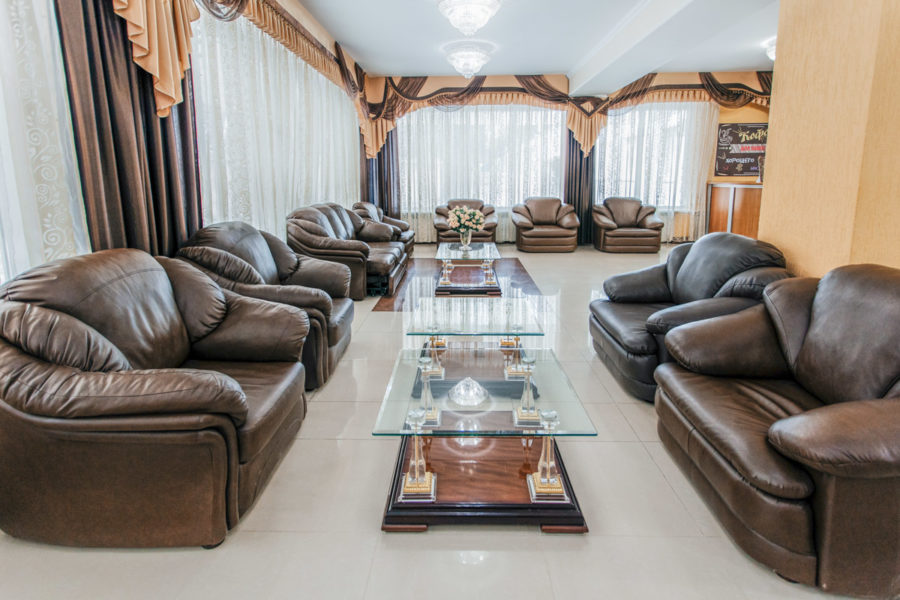 Холл в санатории «Родник» в Кисловодске - фотография