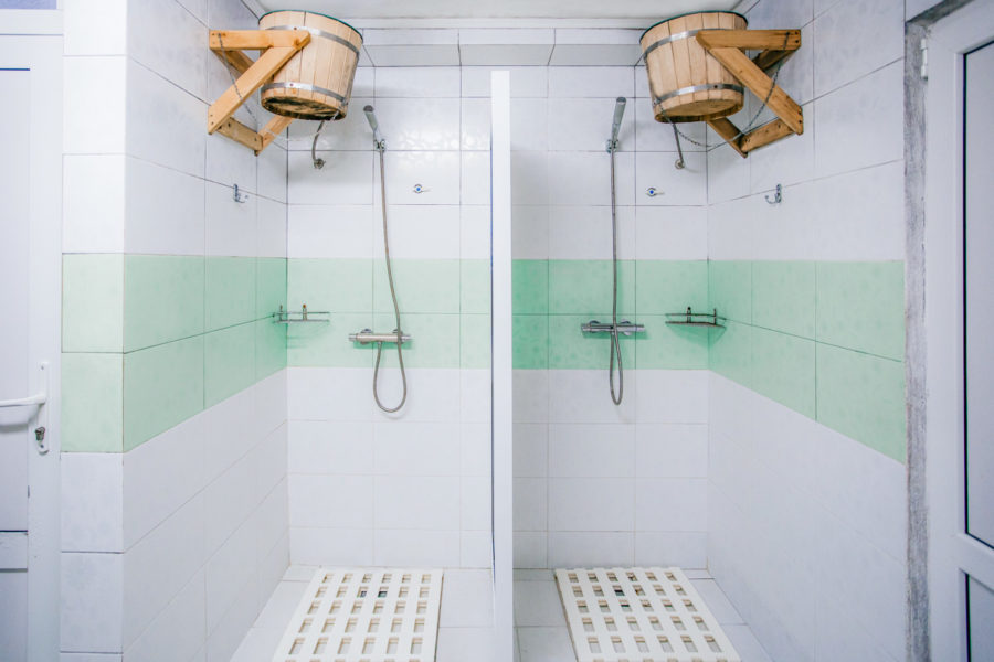 Душ в сауне в санатории «Родник» в Кисловодске - фотография