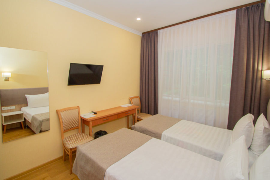 Номер «Стандарт улучшенный без балкона» в санатории «Родник» в Кисловодске - фотография