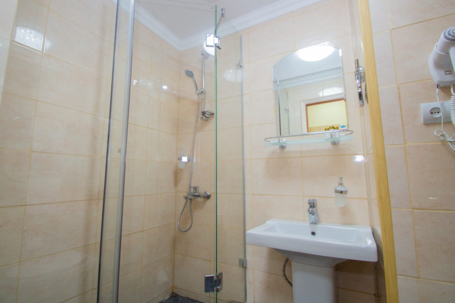 Номер «Стандарт улучшенный без балкона» в санатории «Родник» в Кисловодске - фотография