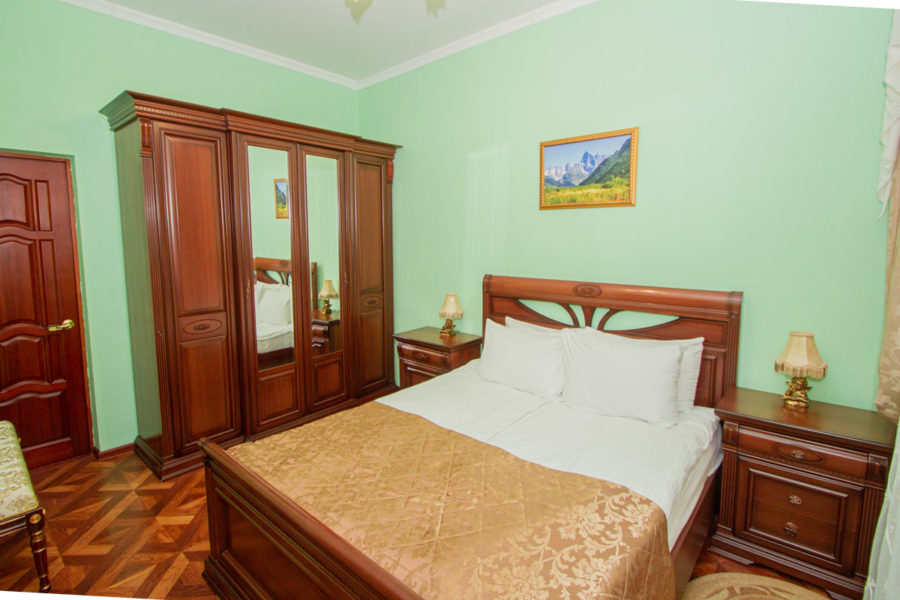 Номер «Люкс 3-комнатный» в санатории «Родник» в Кисловодске - фотография