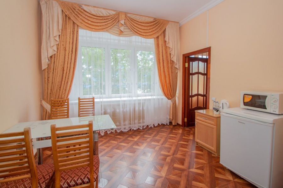 Номер «Люкс 3-комнатный» в санатории «Родник» в Кисловодске - фотография