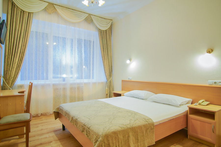 Номер «Люкс 2-комнатный» в санатории «Родник» в Кисловодске - фотография