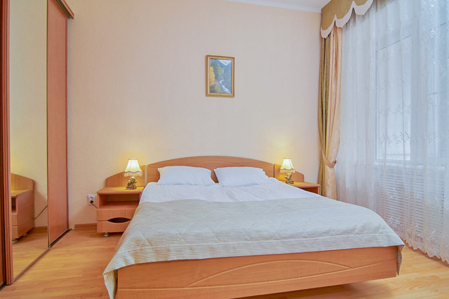 Номер «Люкс 3-комнатный» в санатории «Родник» в Кисловодске - фотография