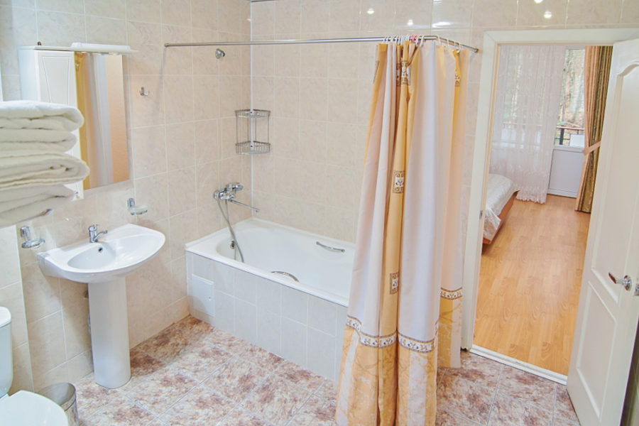 Номер «Люкс 3-комнатный» в санатории «Родник» в Кисловодске - фотография