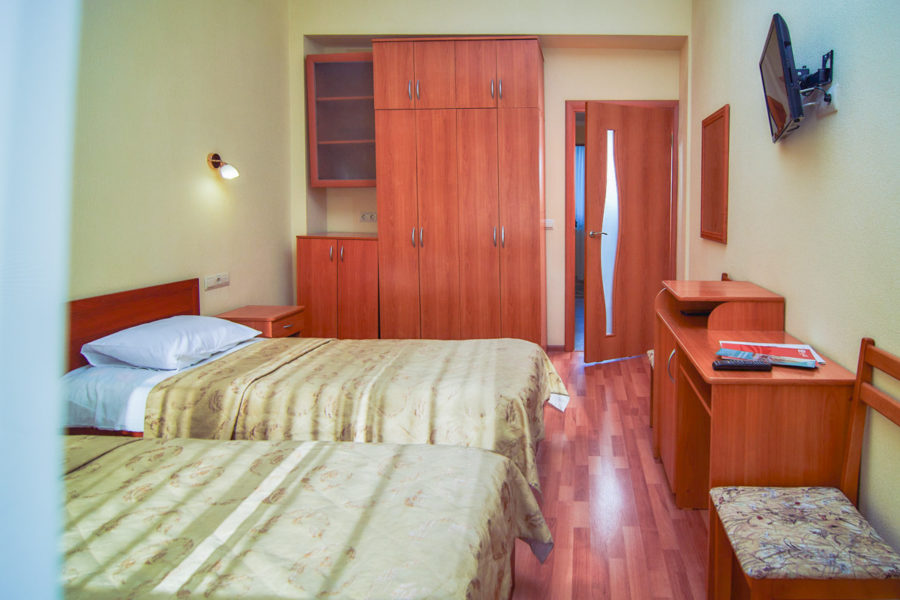 Номер «Стандарт двухместный» в санатории «Родник» в Кисловодске - фотография