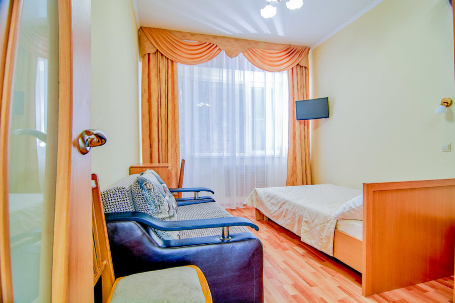 Номер «Стандарт одноместный» в санатории «Родник» в Кисловодске - фотография