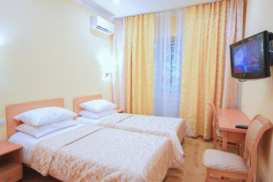 Номер «Стандарт улучшенный без балкона» в санатории «Родник» в Кисловодске - фотография