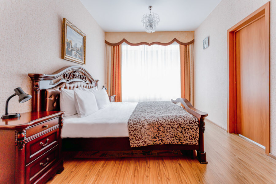 Номер «Люкс 2-комнатный» в санатории «Родник» в Кисловодске - фотография