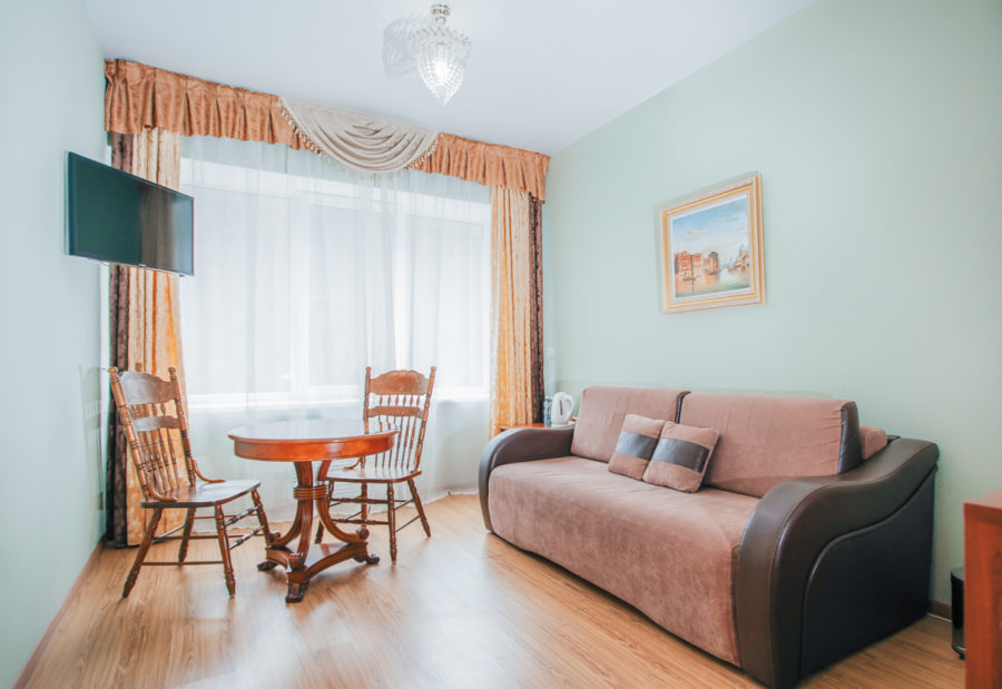 Номер «Люкс 2-комнатный» в санатории «Родник» в Кисловодске - фотография