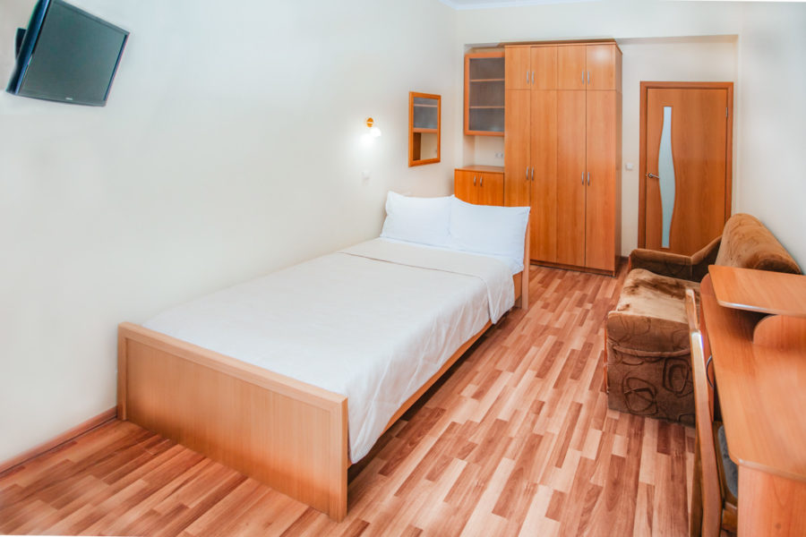 Номер «Стандарт одноместный» в санатории «Родник» в Кисловодске - фотография