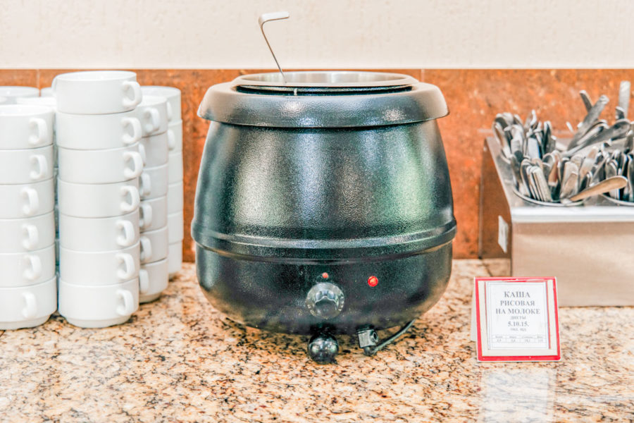 Обеденный зал в санатории «Родник» в Кисловодске - фотография