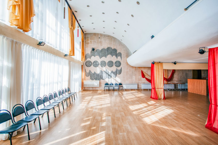 Танцевальный зал в санатории «Родник» в Кисловодске - фотография