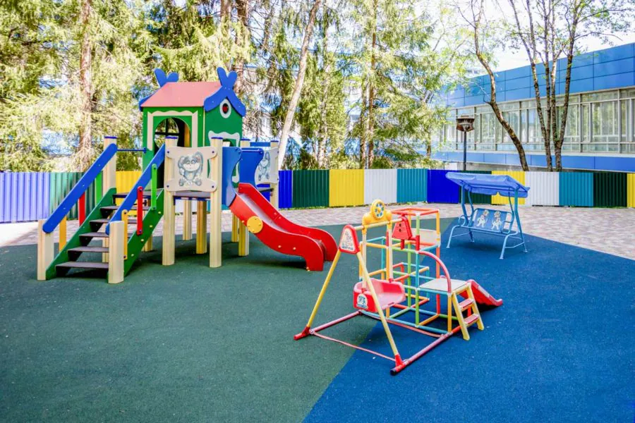 Детская площадка в санатории «Родник» в Кисловодске - фотография