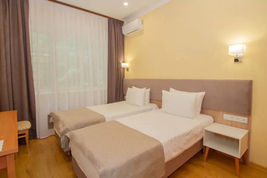 Номер «Стандарт улучшенный без балкона» в санатории «Родник» в Кисловодске - фотография