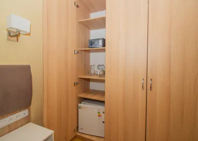 Номер «Стандарт улучшенный без балкона» в санатории «Родник» в Кисловодске - фотография