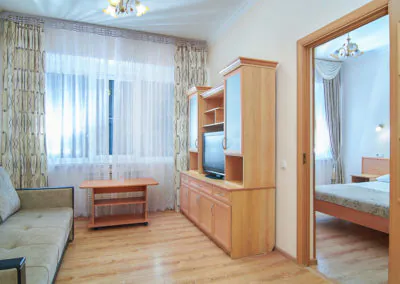 Номер «Люкс 2-комнатный» в санатории «Родник» в Кисловодске - фотография