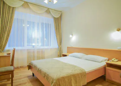 Номер «Люкс 2-комнатный» в санатории «Родник» в Кисловодске - фотография